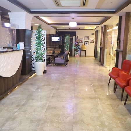 Genx Le Crescent Ghaziabad Hotel Buitenkant foto