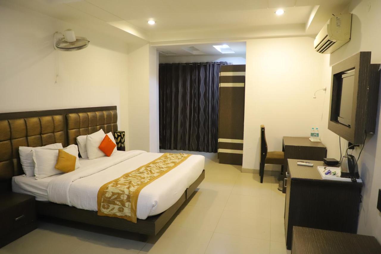 Genx Le Crescent Ghaziabad Hotel Buitenkant foto