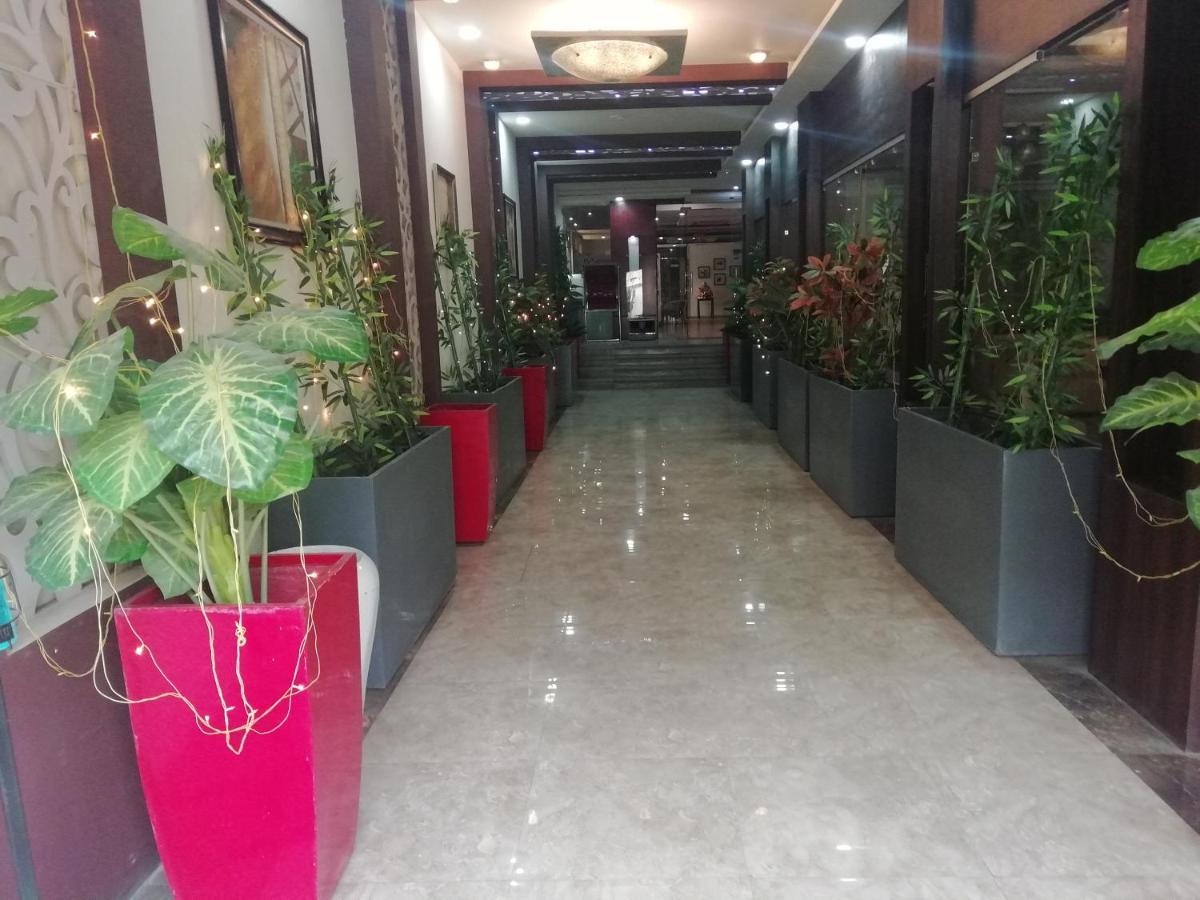 Genx Le Crescent Ghaziabad Hotel Buitenkant foto