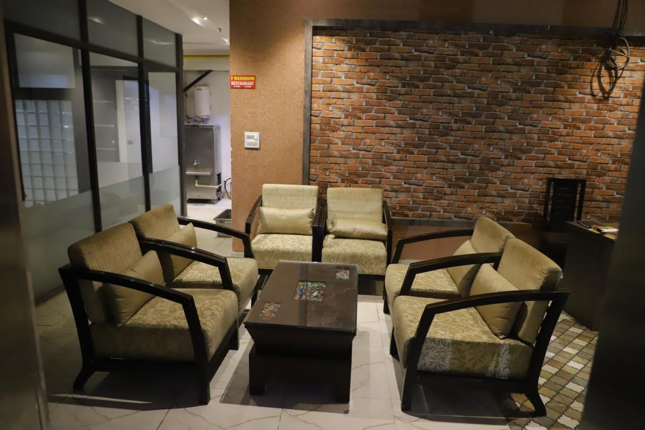 Genx Le Crescent Ghaziabad Hotel Buitenkant foto