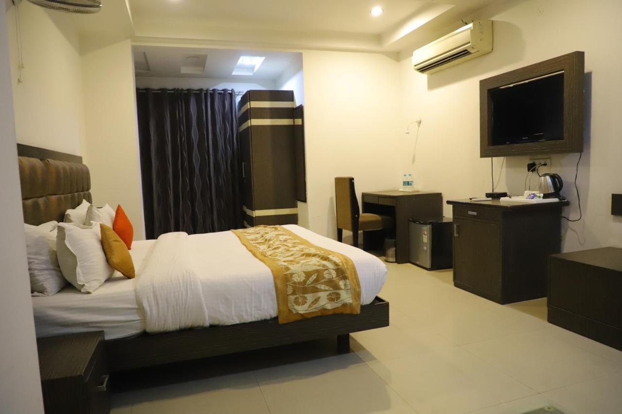 Genx Le Crescent Ghaziabad Hotel Buitenkant foto