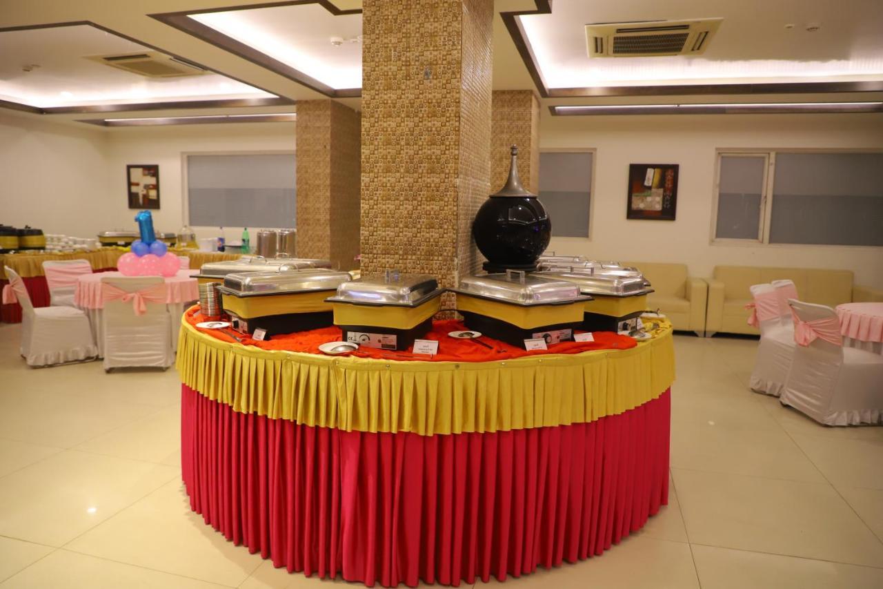 Genx Le Crescent Ghaziabad Hotel Buitenkant foto