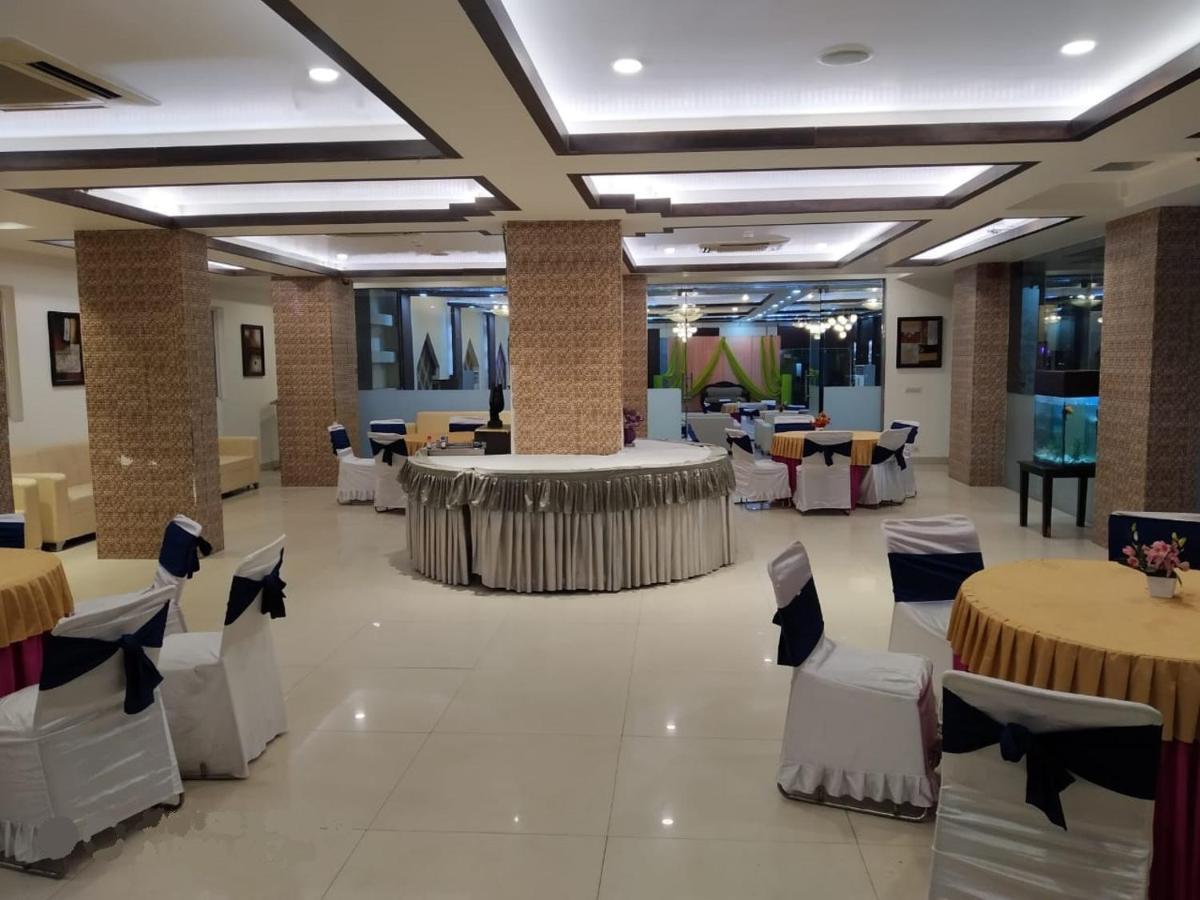 Genx Le Crescent Ghaziabad Hotel Buitenkant foto
