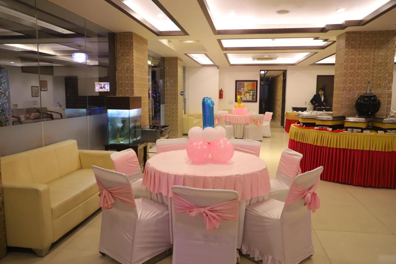 Genx Le Crescent Ghaziabad Hotel Buitenkant foto