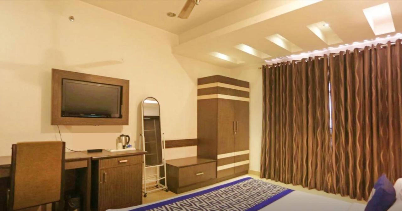 Genx Le Crescent Ghaziabad Hotel Buitenkant foto