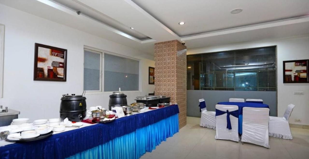 Genx Le Crescent Ghaziabad Hotel Buitenkant foto