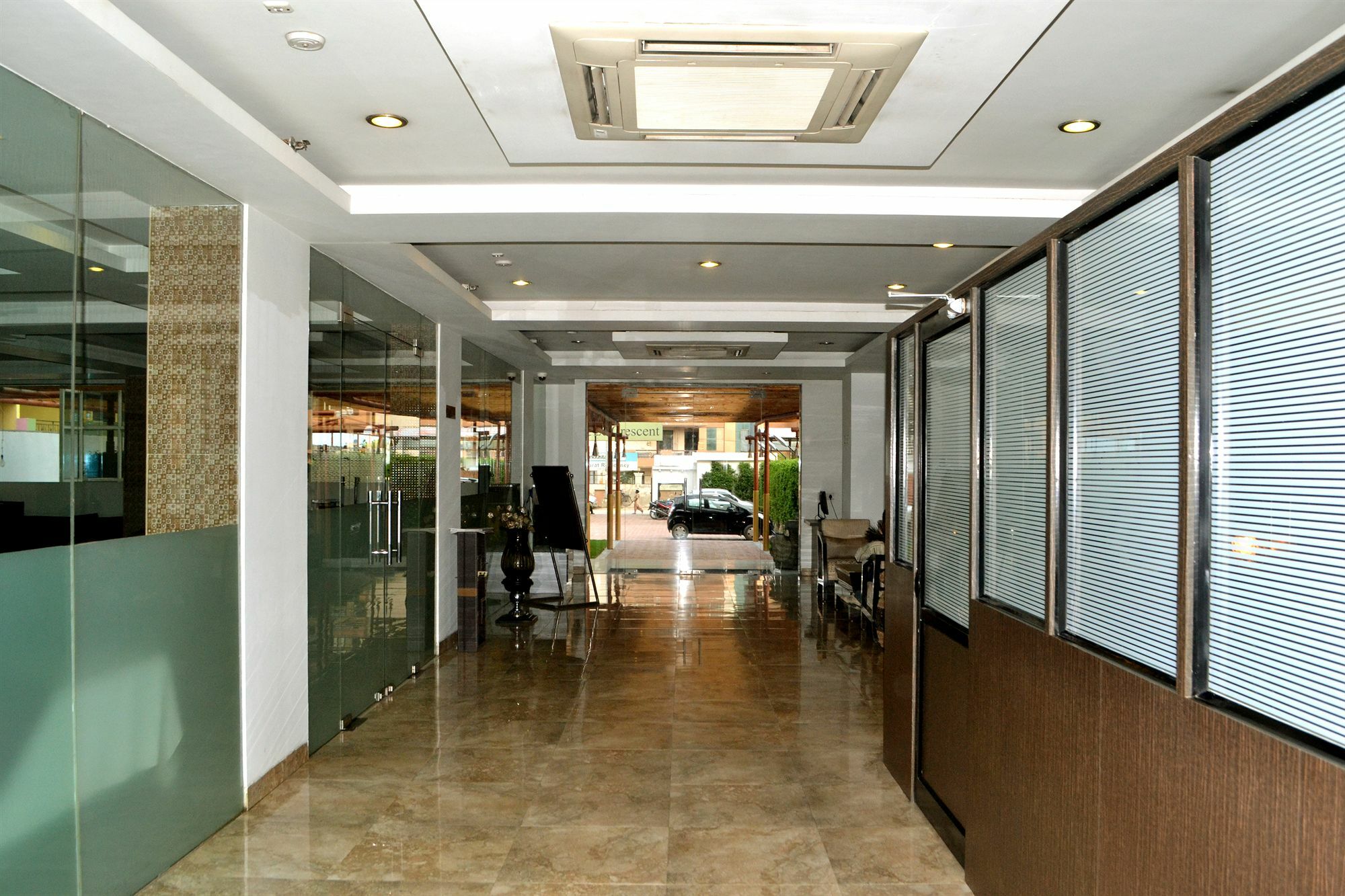 Genx Le Crescent Ghaziabad Hotel Buitenkant foto